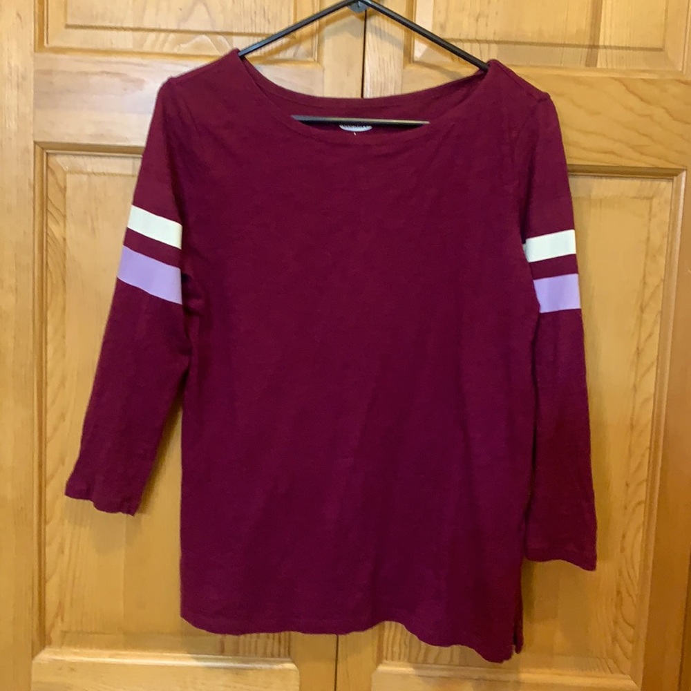 Old navy women’s maroon varsity 3/4 sleeve shirt
